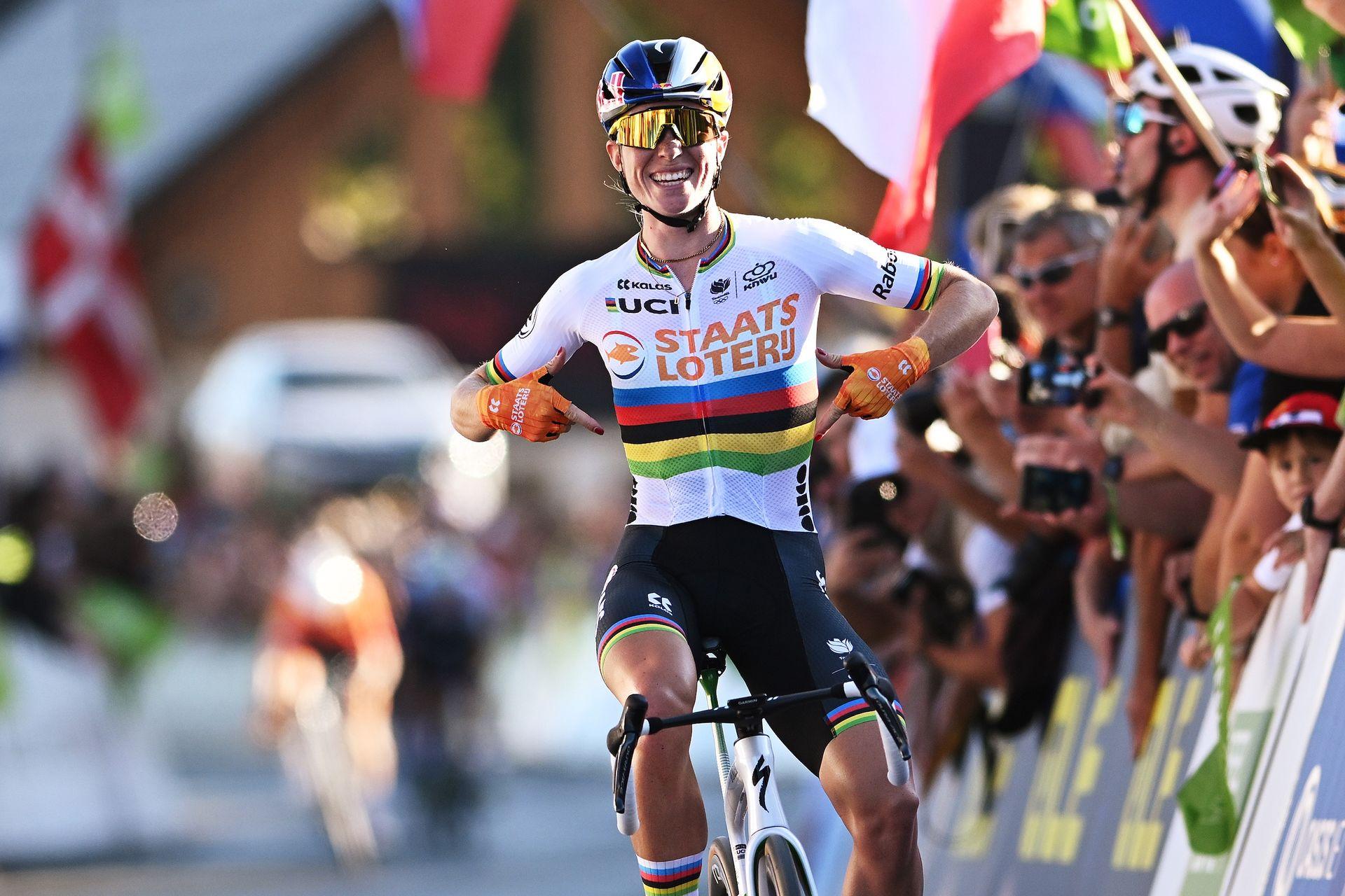 Campeonatos Europeos UEC: «Simplemente me encanta ganar» - Demi Vollering logra la victoria en solitario en la categoría élite femenina para un dominante equipo neerlandés