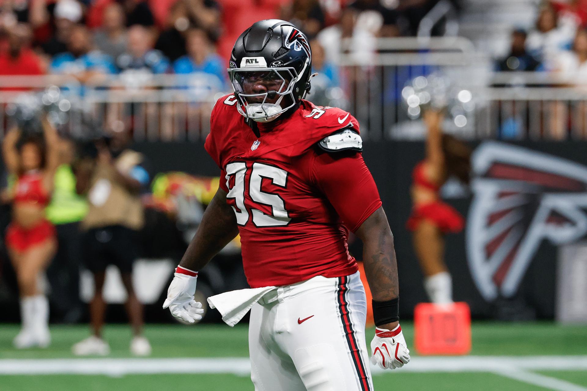 Los Falcons alcanzan una extensión de 4 años y 78 millones de dólares con el DT Gervon Dexter semanas después de adquirirlo en un traspaso