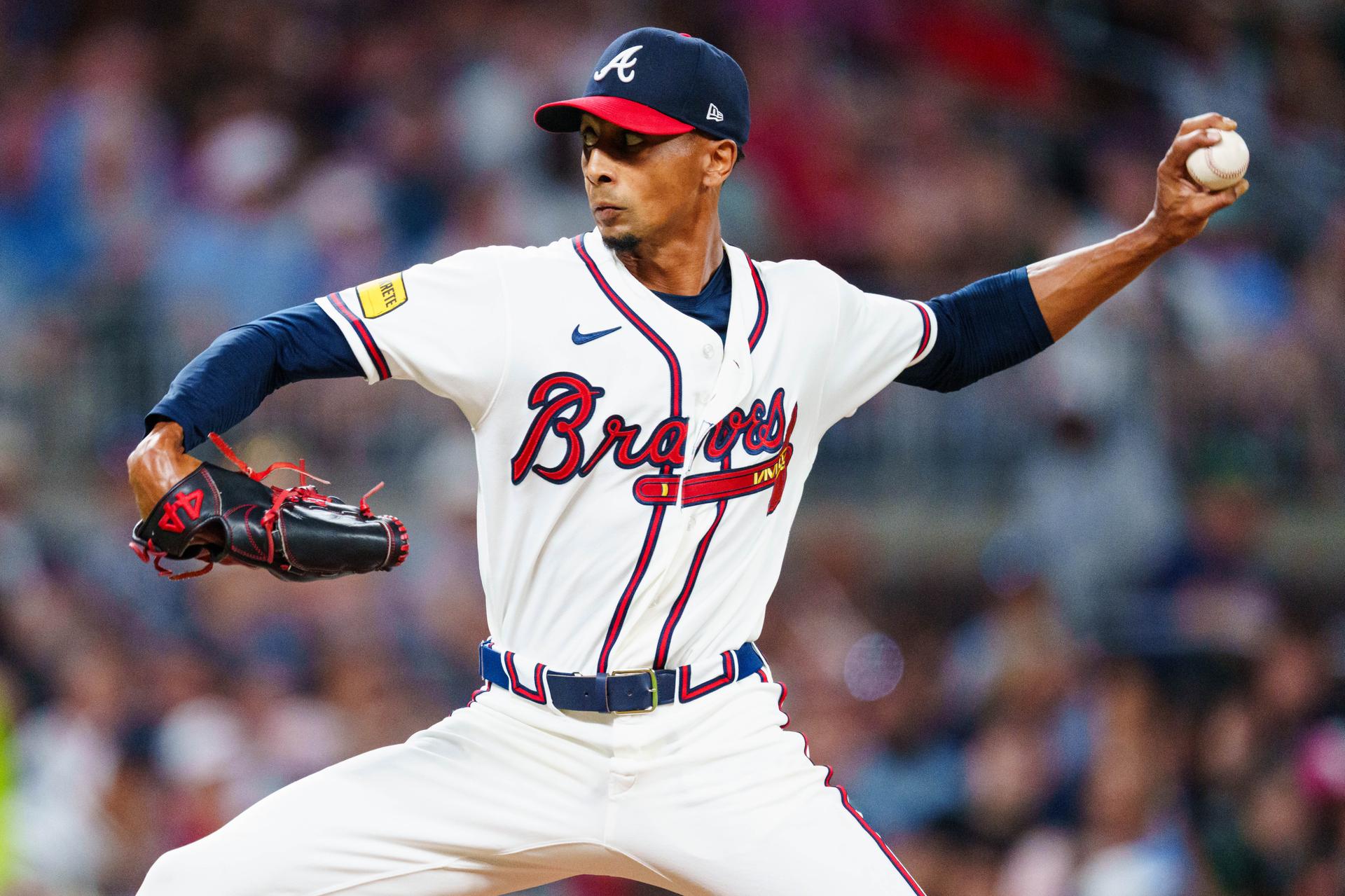¿Quién es Ray Kerr? Conoce al lanzador zurdo que abrirá para los Braves en el decisivo Juego 3 de comodines contra los Phillies