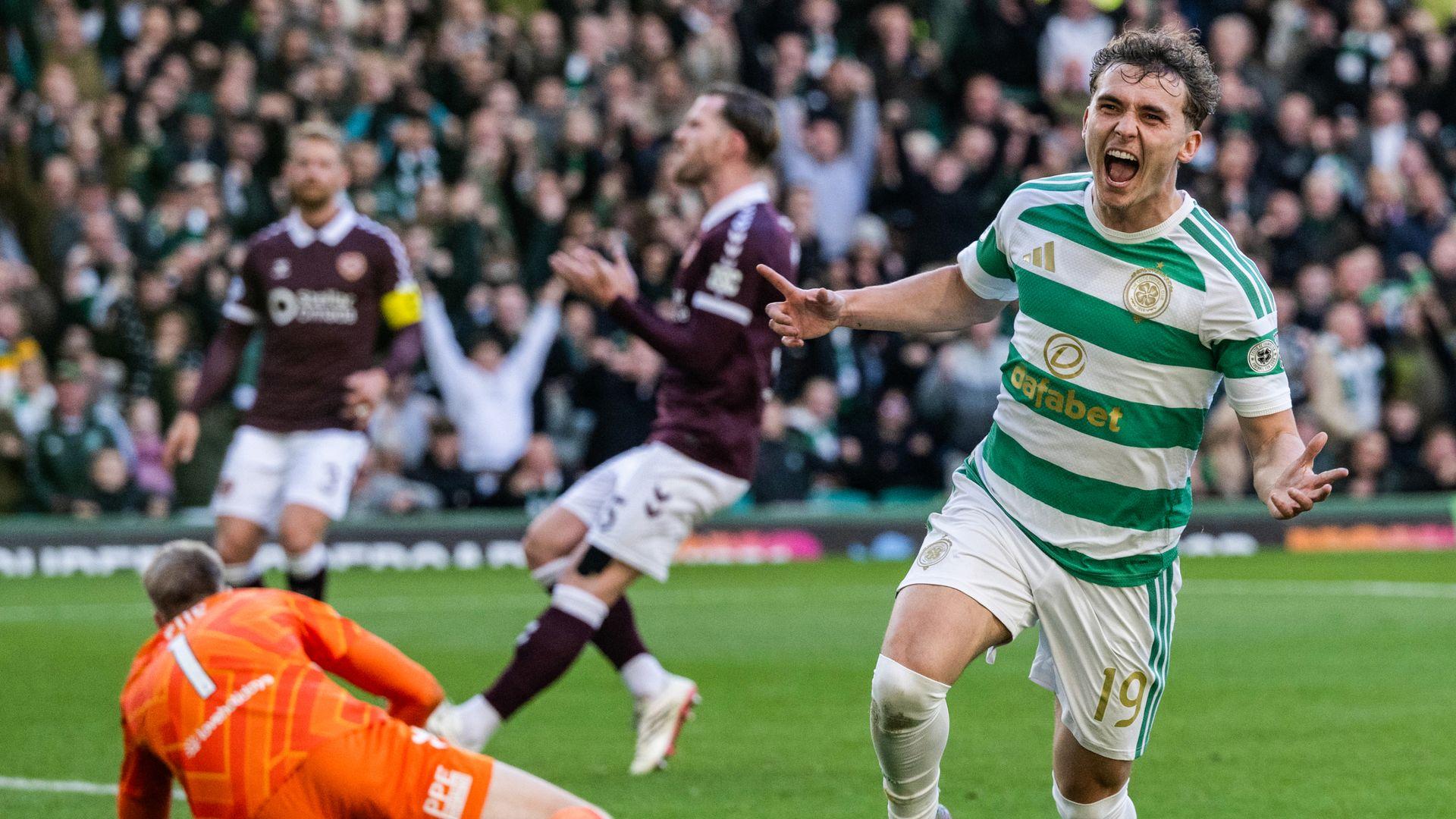 Un implacable Celtic goleó 7-1 al Hearts, rival por el título, en una victoria contundente
