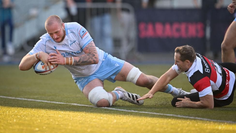 Sale resiste para vencer a Saracens a pesar de la tarjeta roja a Vermeulen