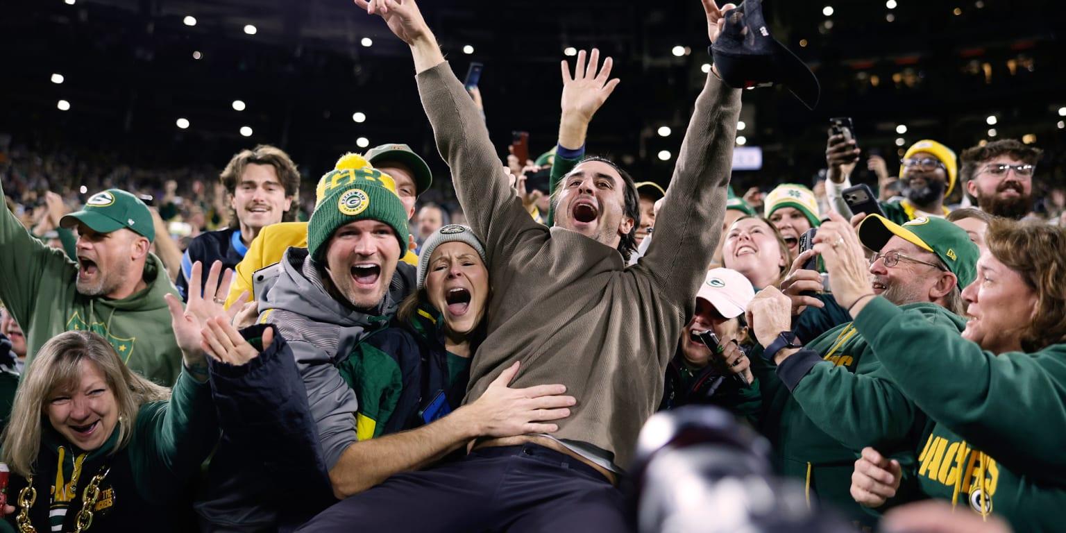 El Crew celebra su título en el partido de los Packers, completo con un Lambeau Leap
