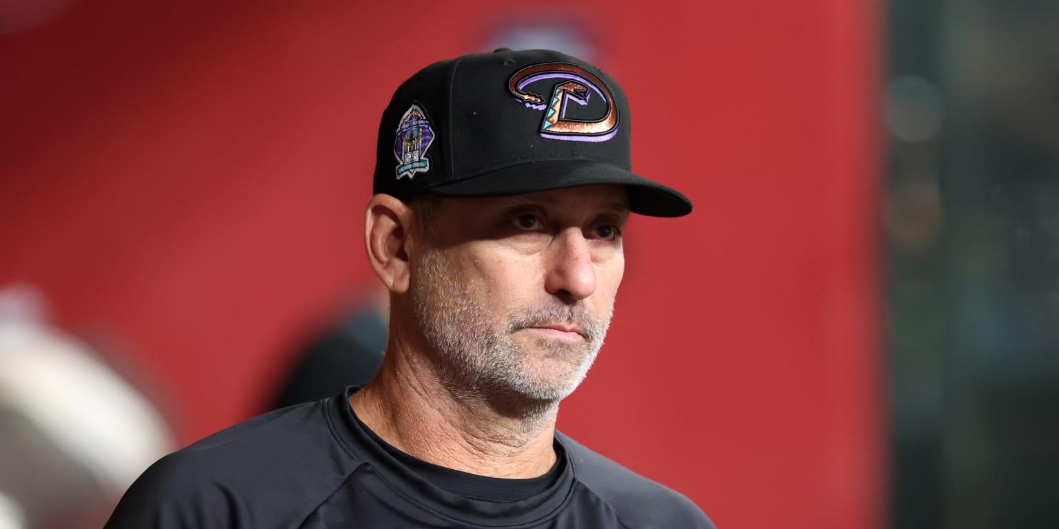 Lovullo sigue como mánager de los D-backs con un nuevo acuerdo de 2 años (fuente)