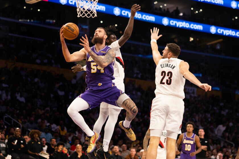 Los Lakers sufren su primera derrota de la temporada a manos de los Trail Blazers