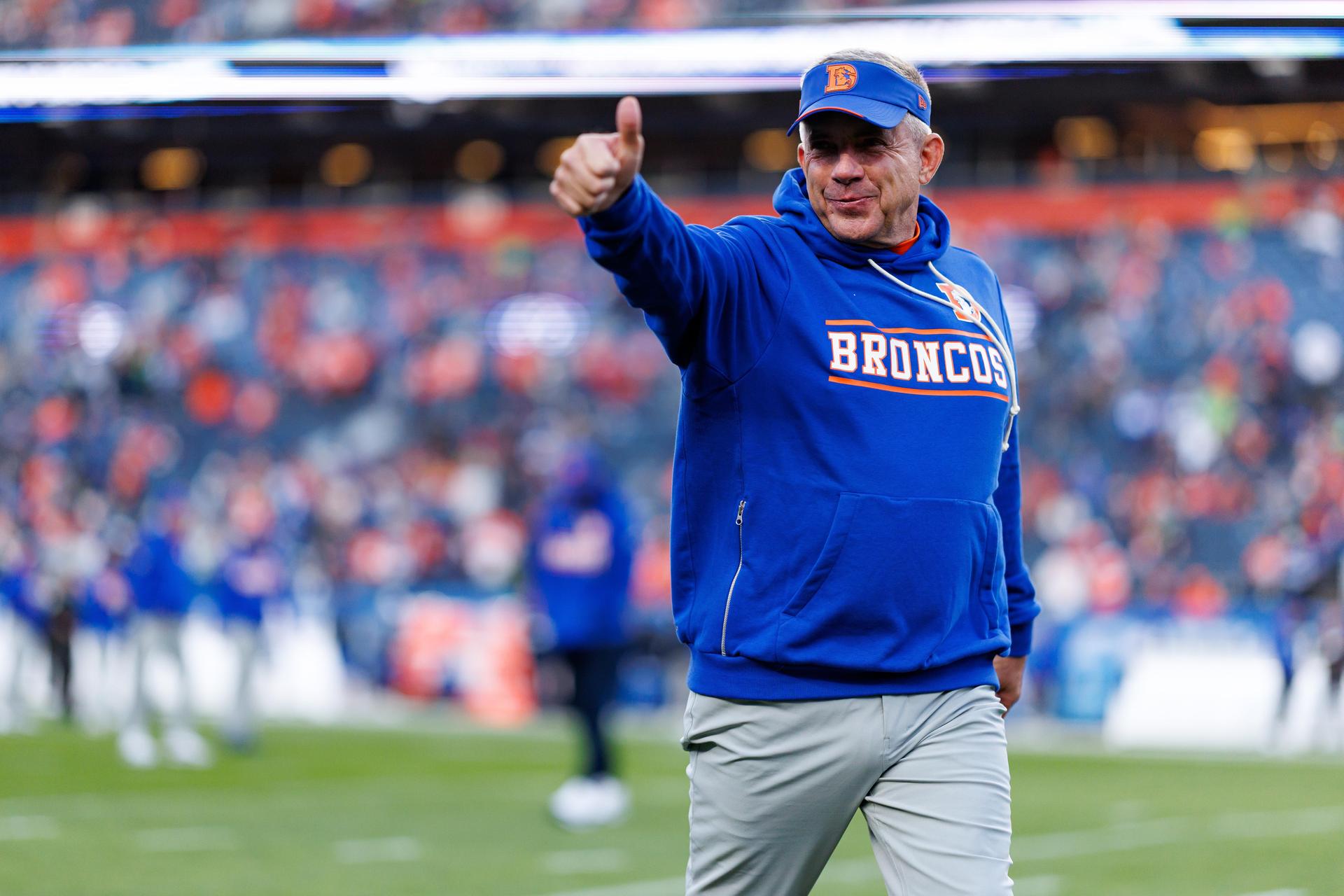 Rendimiento defensivo mágico asegura victoria clave de los Broncos sobre los Seahawks en horario estelar
