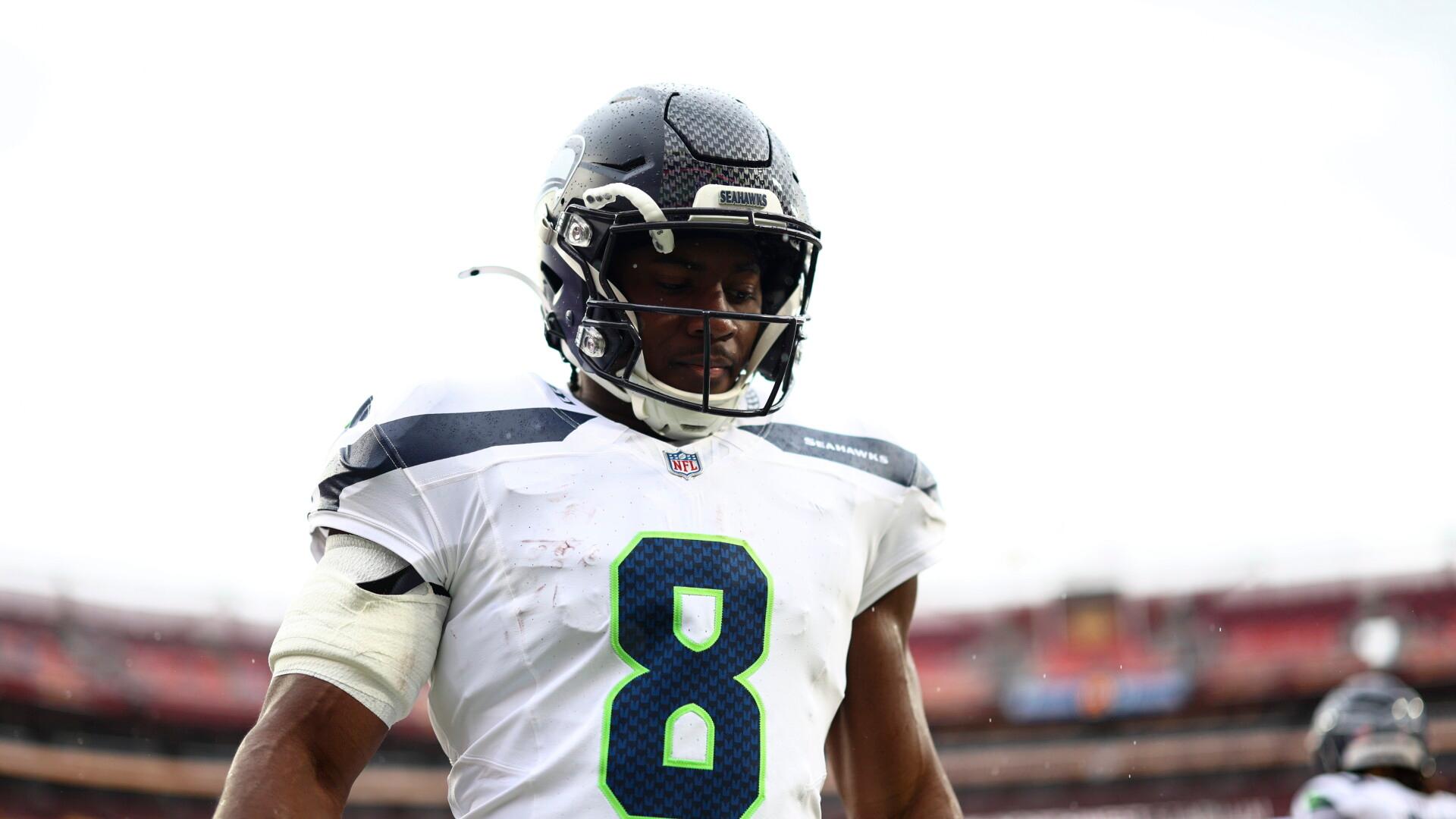 Los Seahawks colocan al corredor Jadarian Price en la lista de reservas lesionados