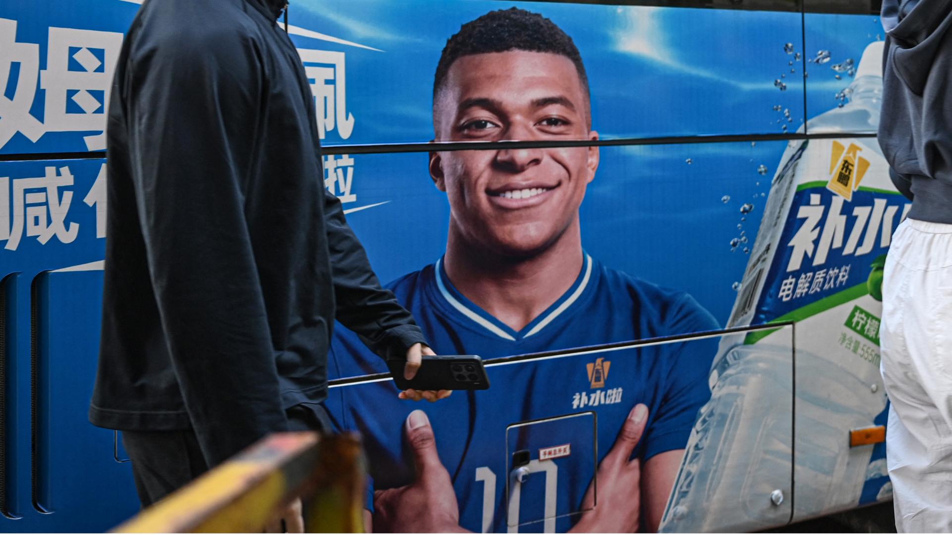 El delantero del Real Madrid Kylian Mbappe se disculpa tras comentarios sobre un meme de Mao en medio de una creciente reacción negativa en China