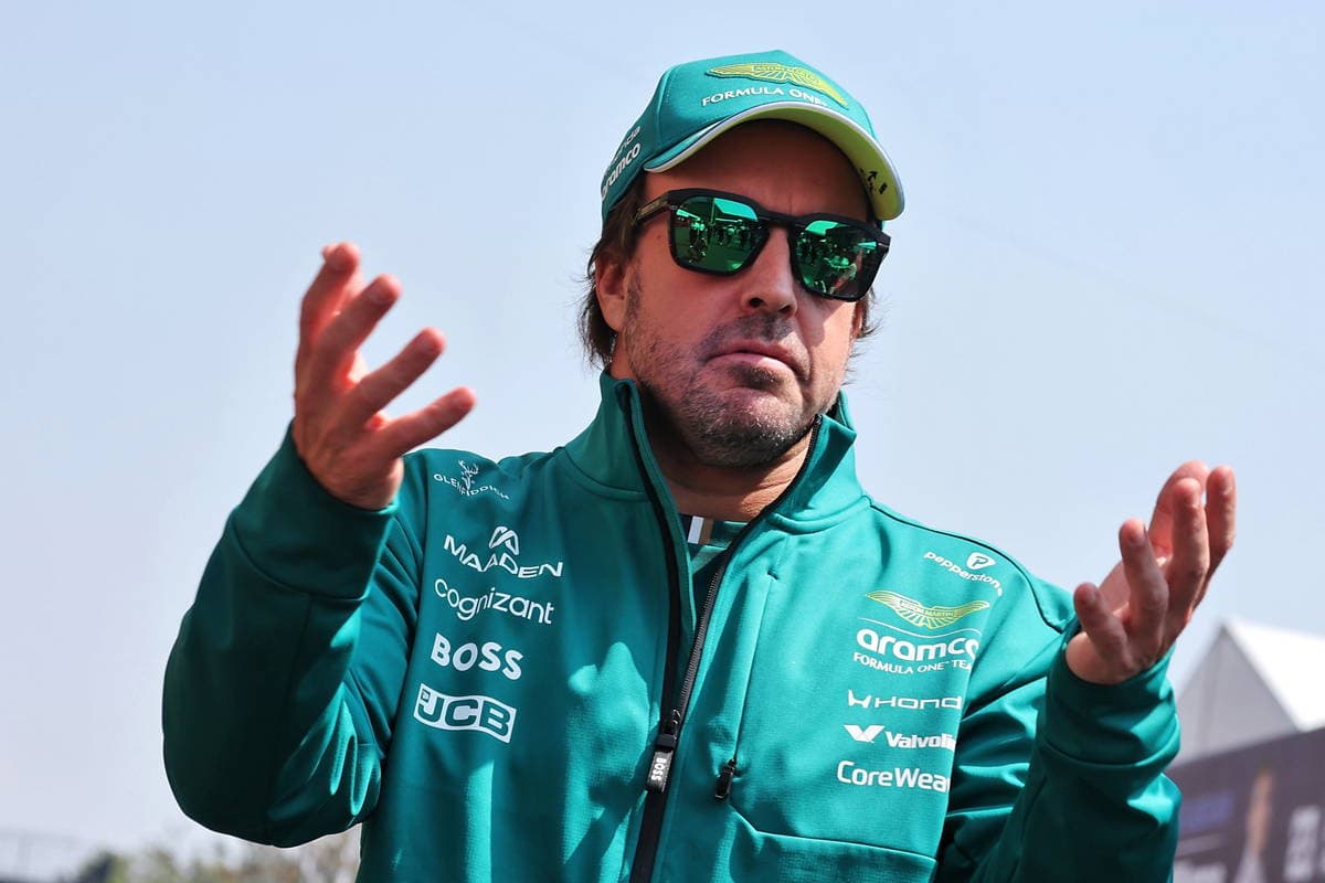 Fernando Alonso reafirma sus críticas a los pilotos de F1 y Alex Albon reacciona